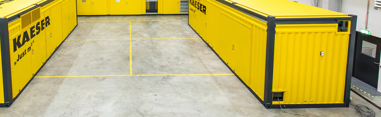 Trei staţii cu containere de aer comprimat de la Kaeser Kompressoren în Linz.