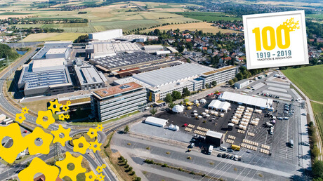 Aniversarea de 100 de ani a companiei cu o zi a porților deschise, tururi ale fabricii și o petrecere pentru angajați la sediul KAESER KOMPRESSOREN din Coburg.