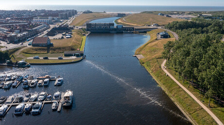 Perdeaua de bule dezvoltată de The Great Bubble Barrier în Katwijk/Olanda.